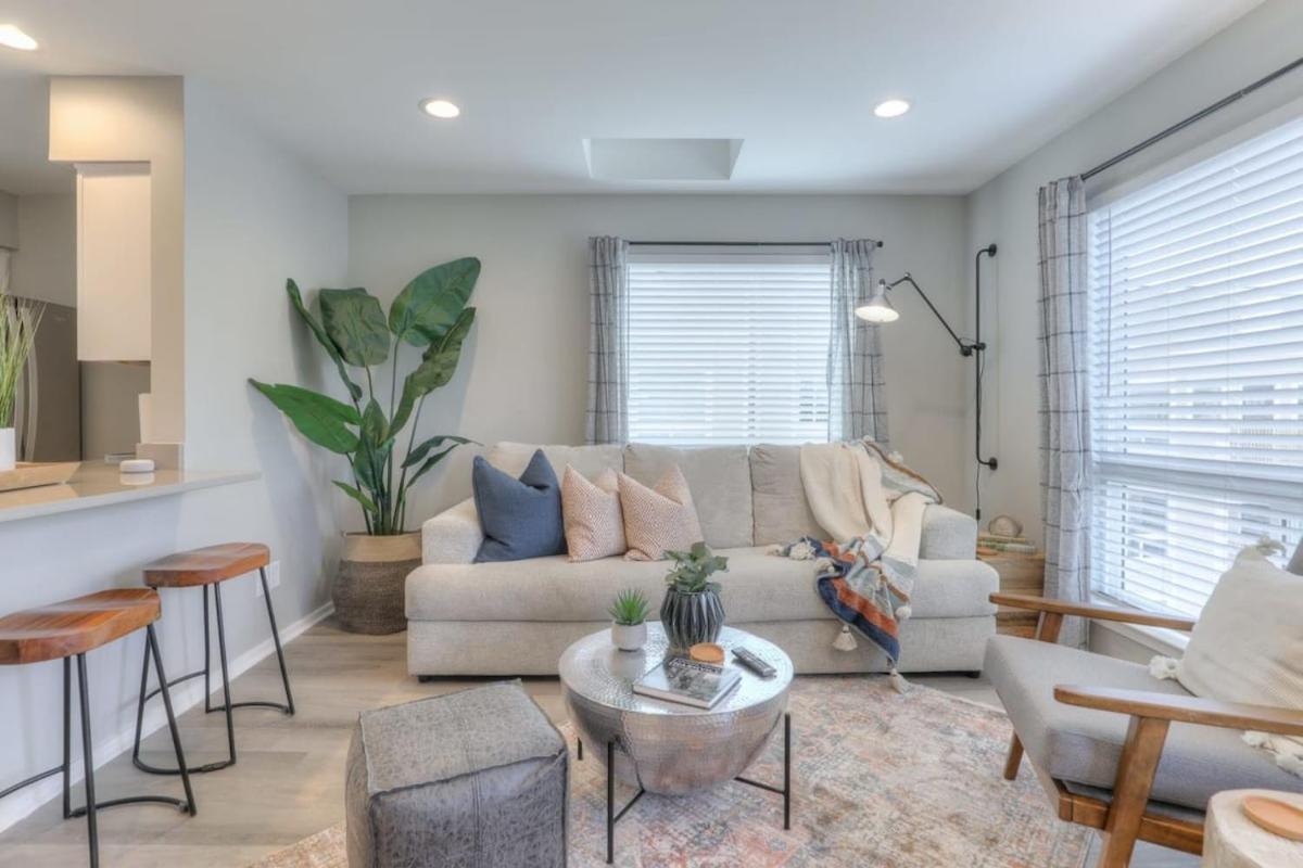Walk To Broadway Riverfront Condo With Pool Nashville Buitenkant foto
