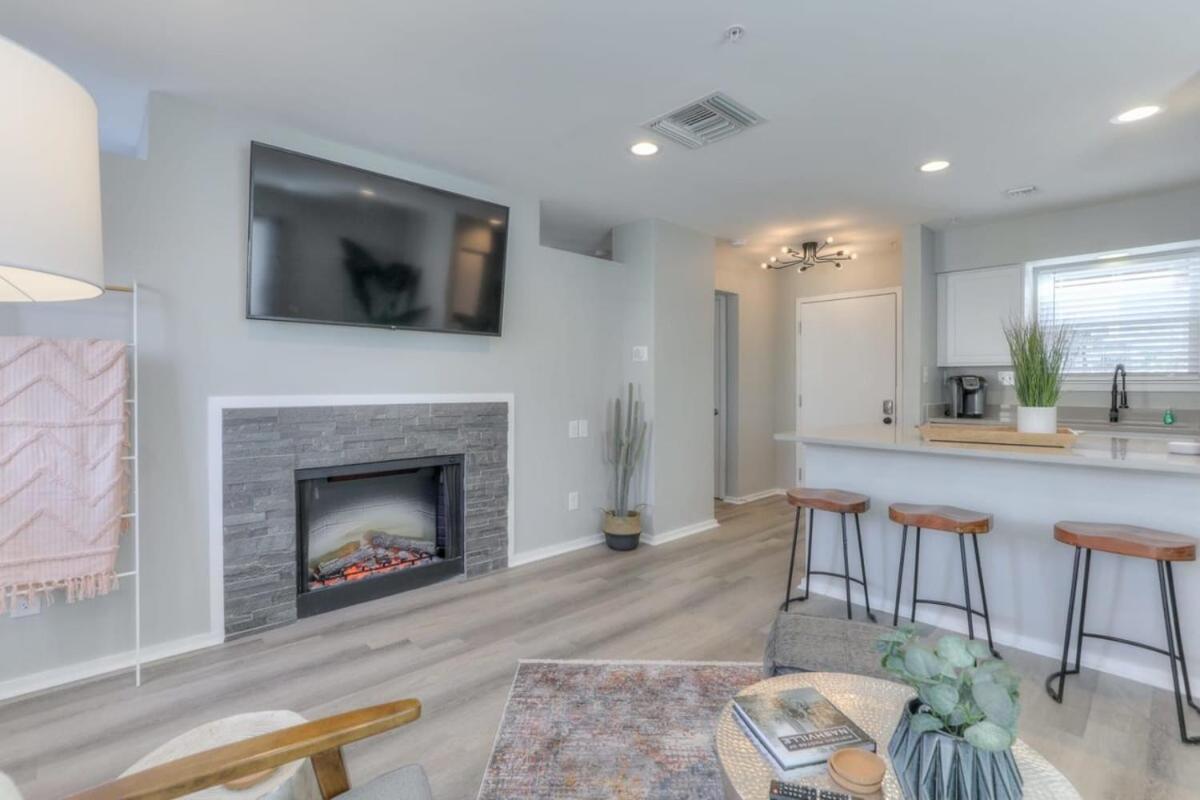 Walk To Broadway Riverfront Condo With Pool Nashville Buitenkant foto
