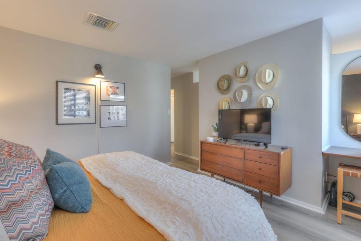 Walk To Broadway Riverfront Condo With Pool Nashville Buitenkant foto