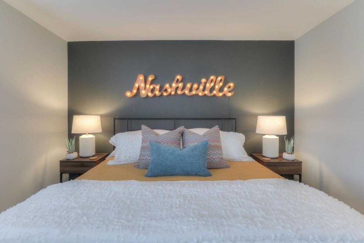 Walk To Broadway Riverfront Condo With Pool Nashville Buitenkant foto