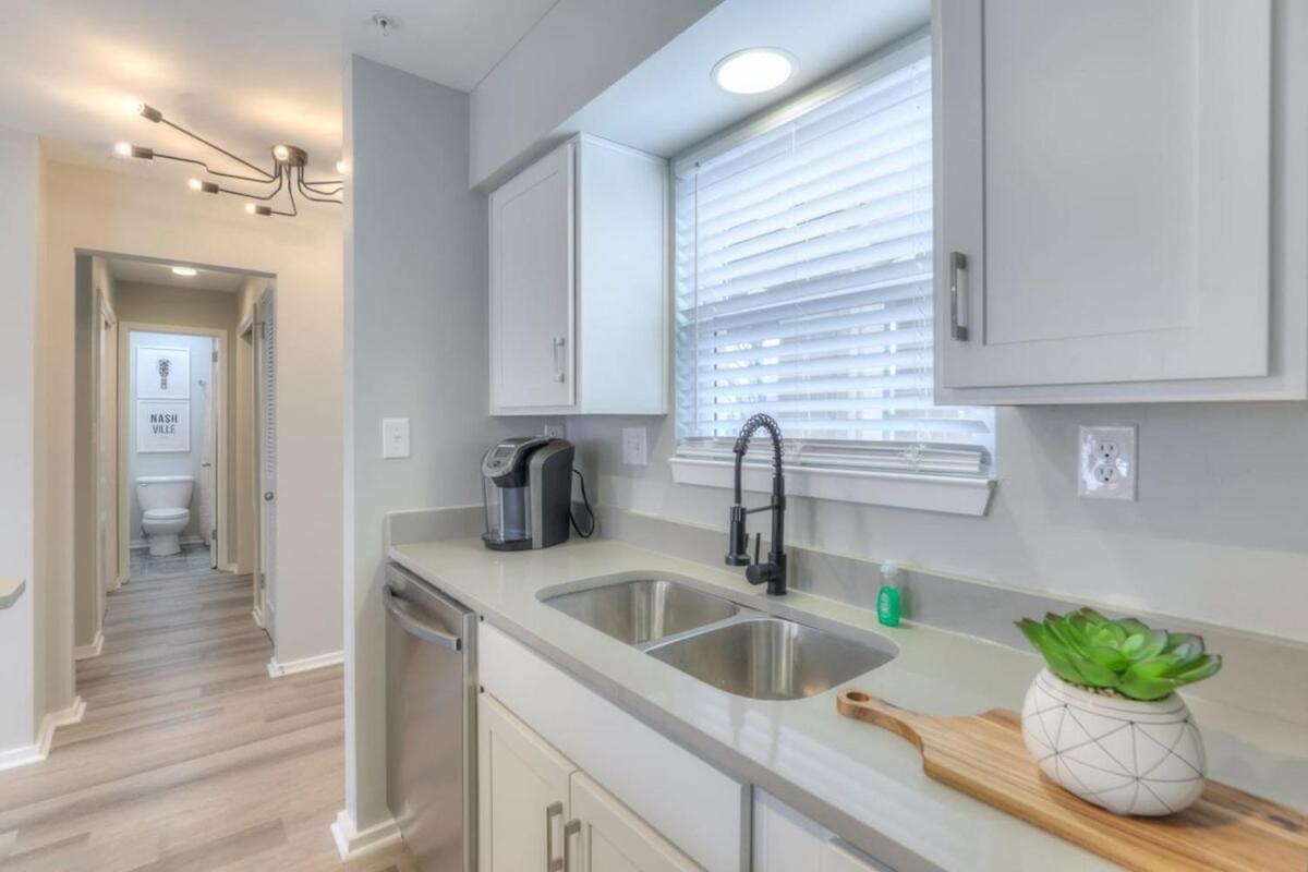 Walk To Broadway Riverfront Condo With Pool Nashville Buitenkant foto
