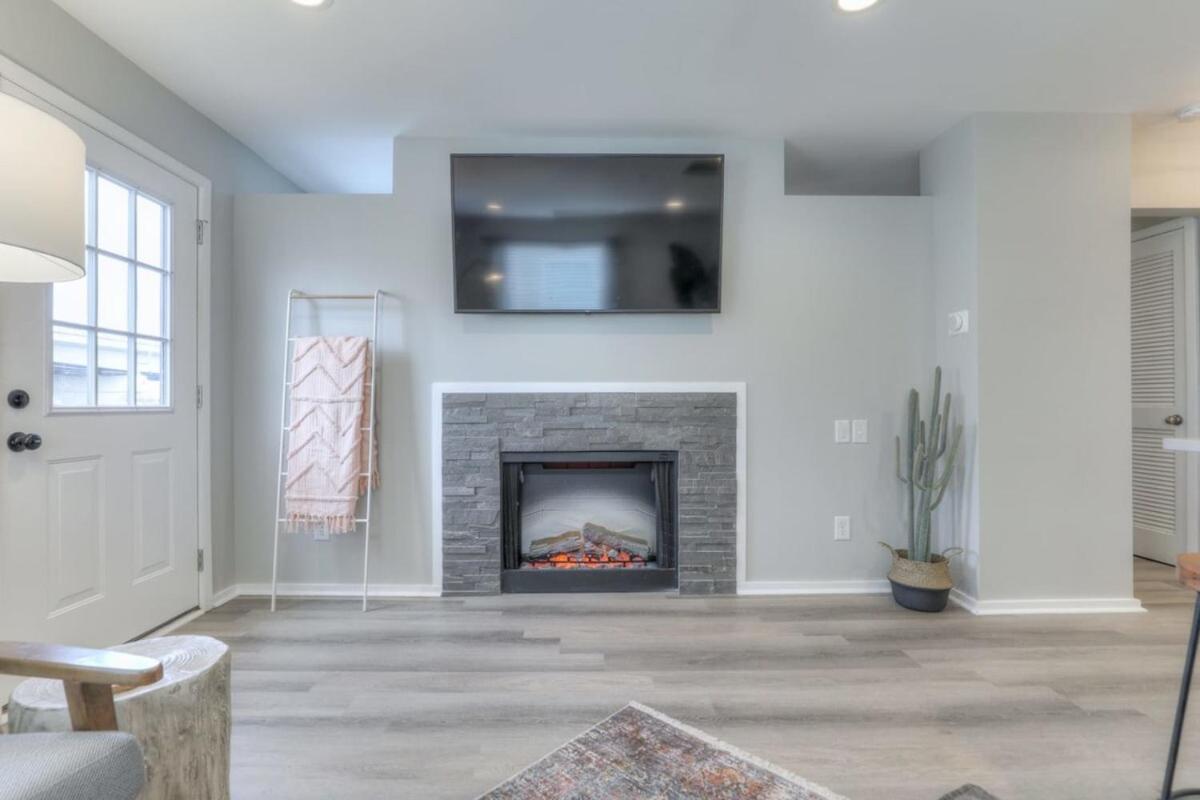Walk To Broadway Riverfront Condo With Pool Nashville Buitenkant foto