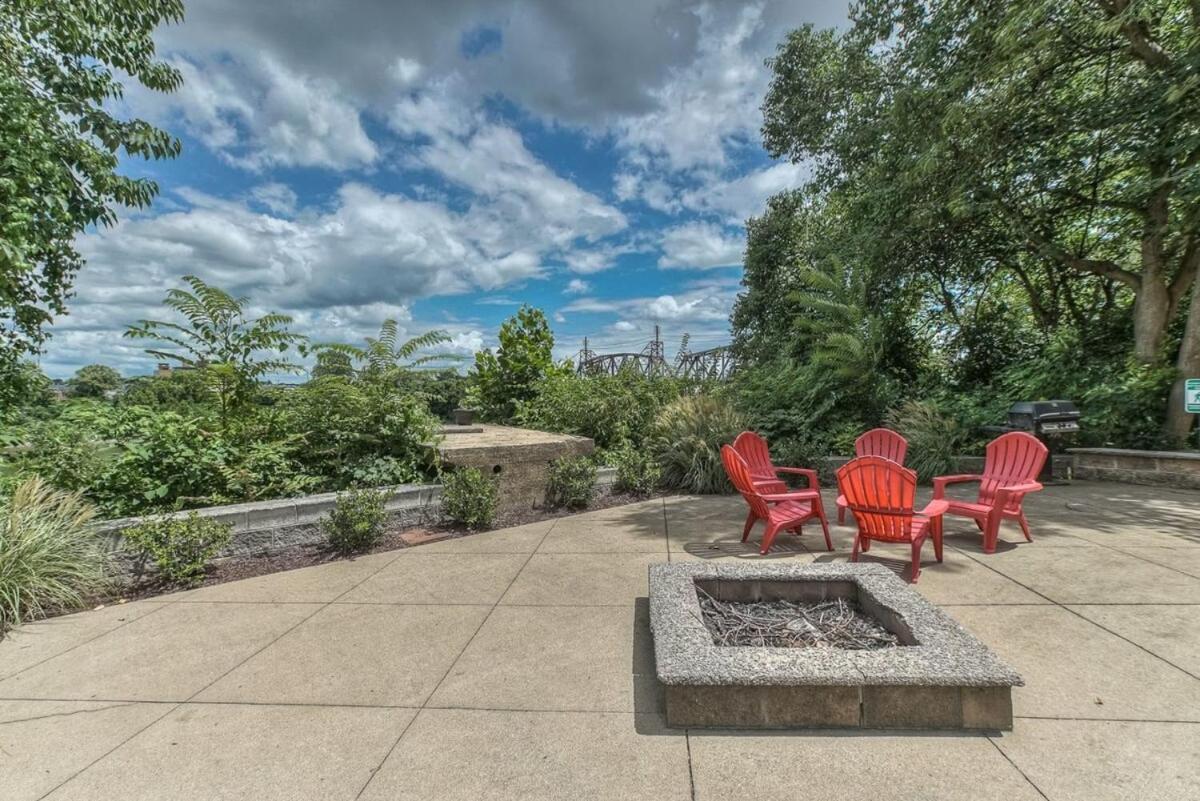 Walk To Broadway Riverfront Condo With Pool Nashville Buitenkant foto