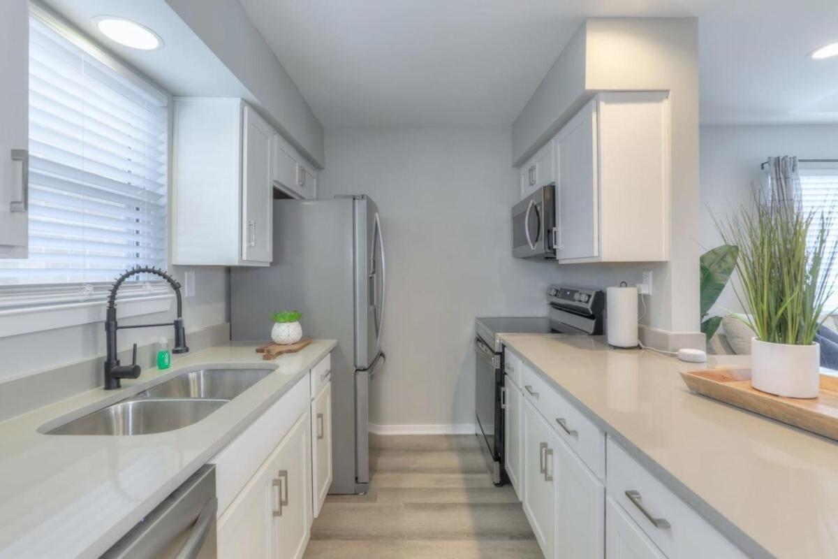 Walk To Broadway Riverfront Condo With Pool Nashville Buitenkant foto
