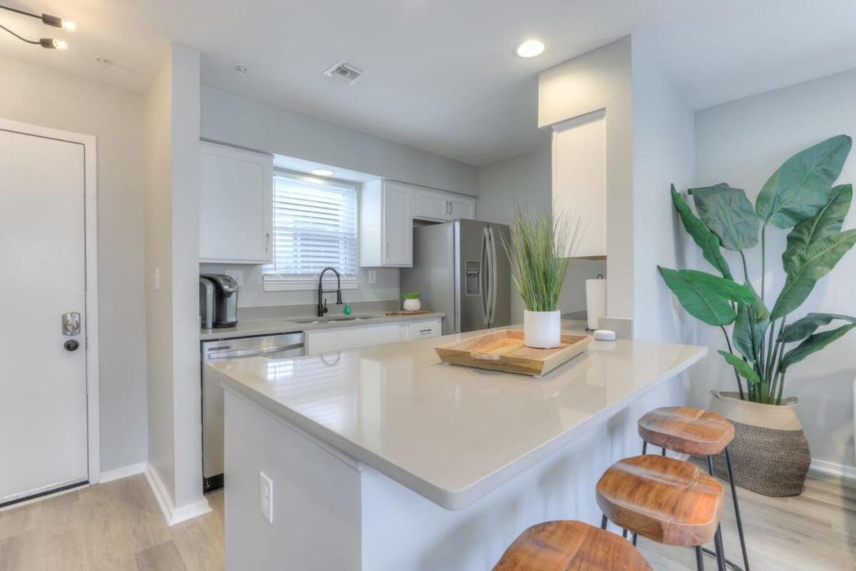 Walk To Broadway Riverfront Condo With Pool Nashville Buitenkant foto