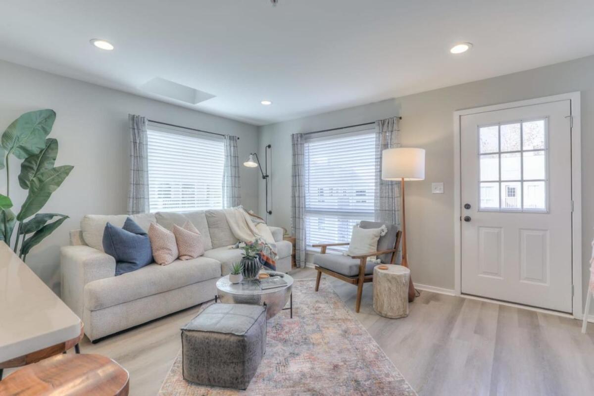 Walk To Broadway Riverfront Condo With Pool Nashville Buitenkant foto