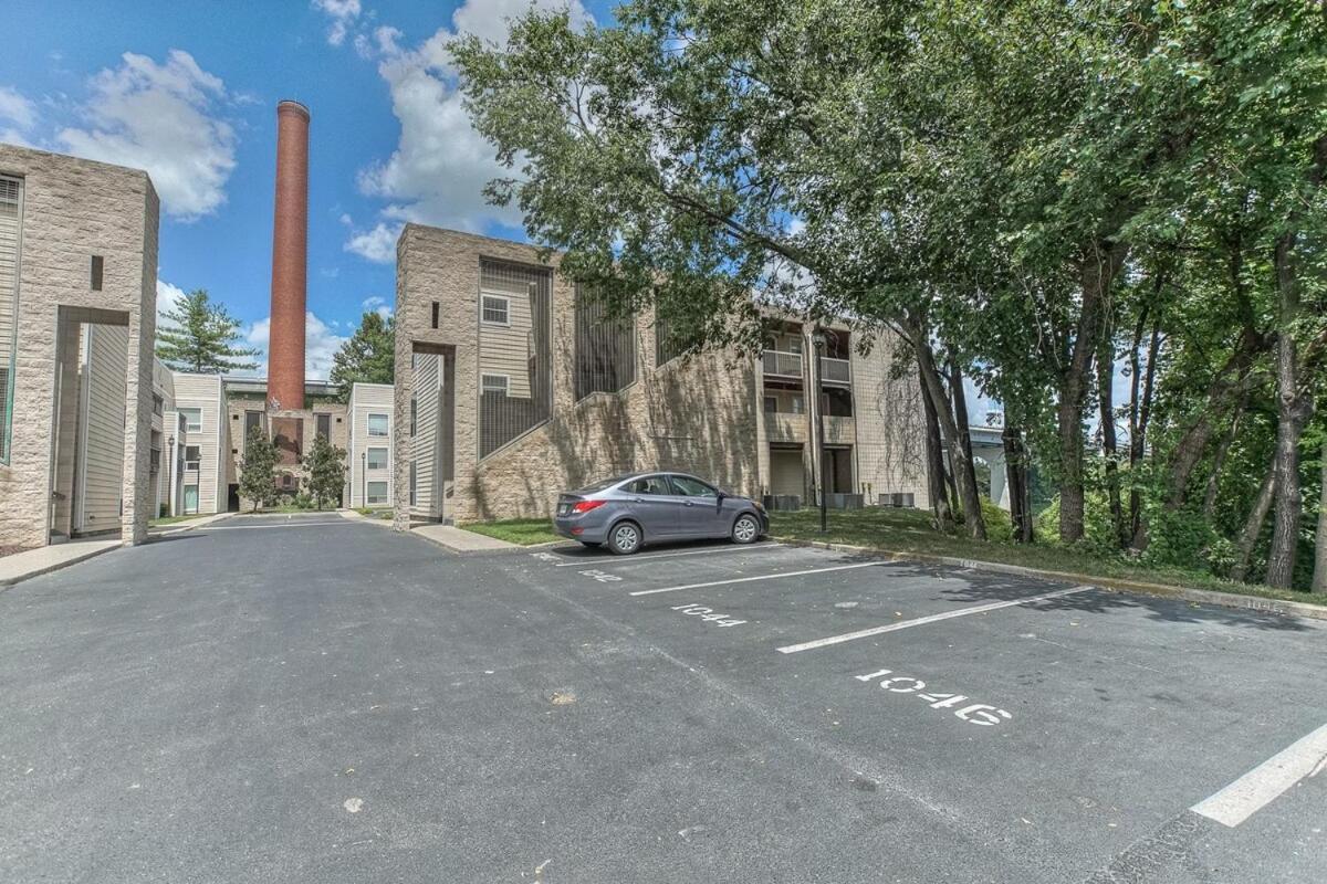 Walk To Broadway Riverfront Condo With Pool Nashville Buitenkant foto